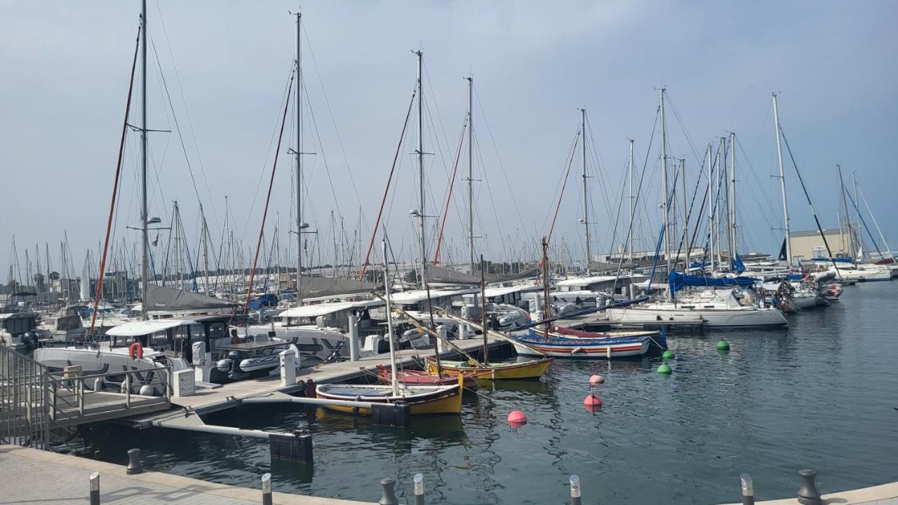 Adorable Petit Appartement Avec Magnifique Vue Sur Le Port De Canet Exteriér fotografie